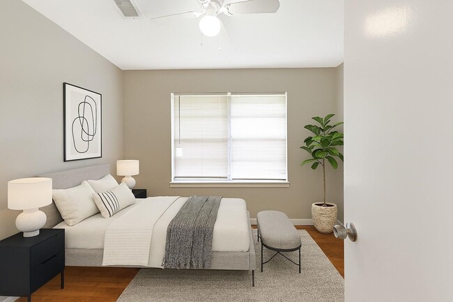 Building Photo - 4319 Howcher St