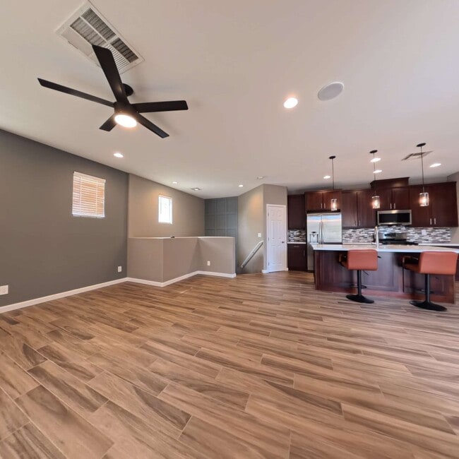 Building Photo - Stylish 2 bedroom 2 bathroom 1 Attached Car Garage at Tripoly South