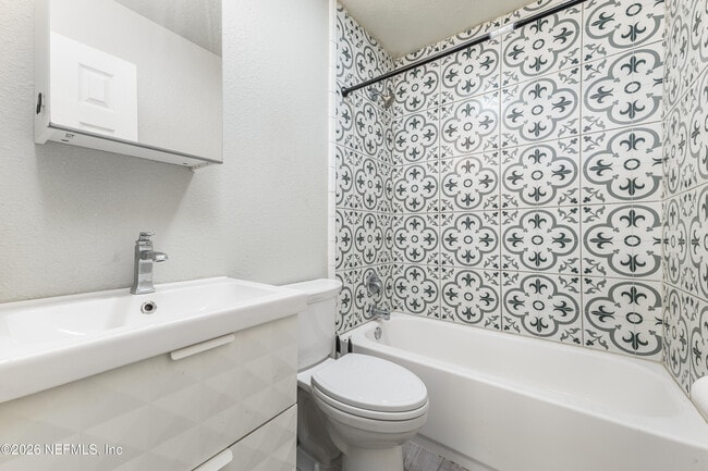 Building Photo - 231 E 16th St