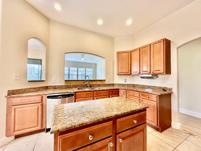 Building Photo - 1303 Verde Dr