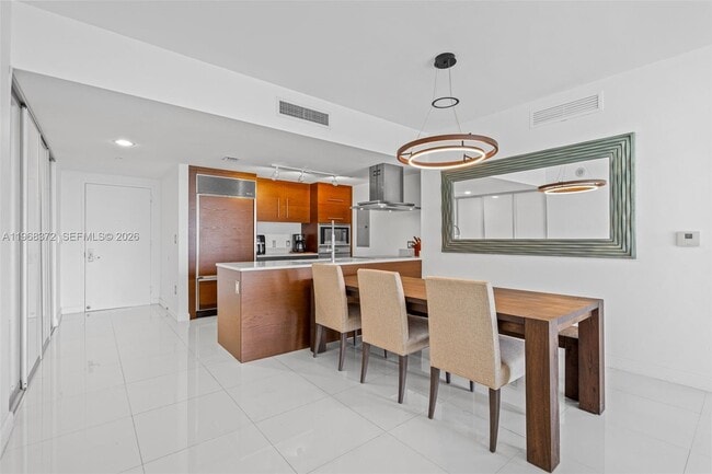 Building Photo - 495 Brickell Ave