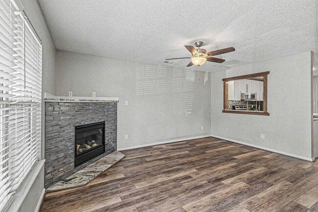 Building Photo - 103 Meadowbrook Ln