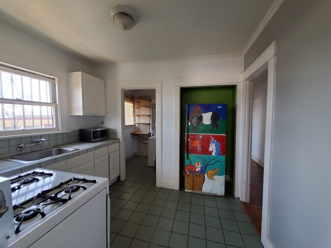 Building Photo - 817 Lucile Ave