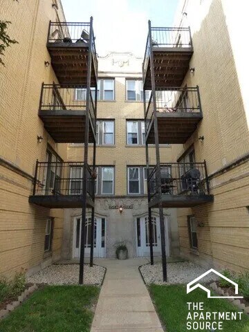 Building Photo - 2340 W Granville Ave