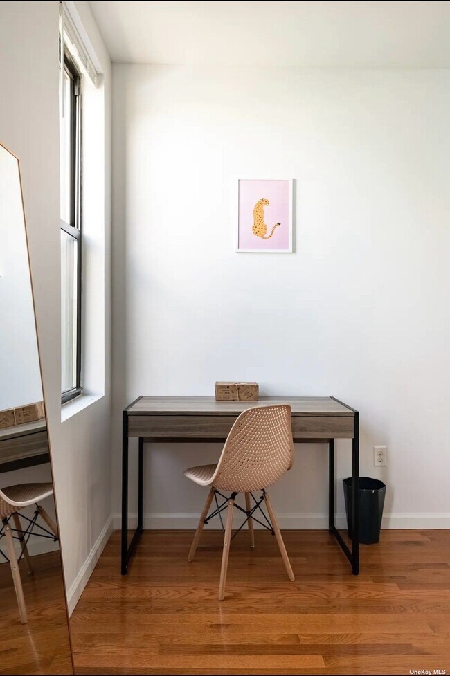 Building Photo - 24 Hinsdale St