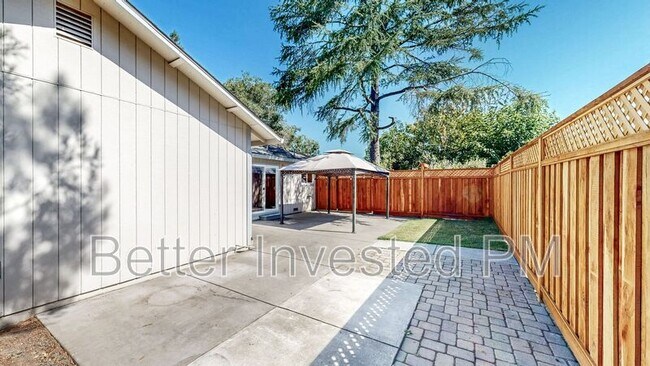 Building Photo - 1824 Midway Dr