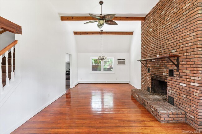 Building Photo - 110 E Bartlett Rd