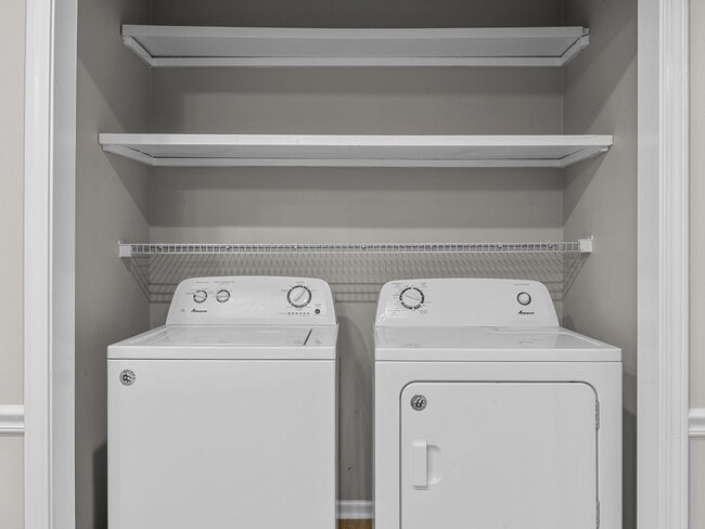 Building Photo - Charming 2BR/1.5BA Townhouse – Pets Welcome, NO APPLICATION FEE if APPROVED