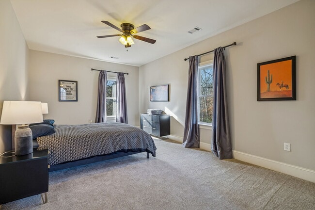 Building Photo - 594 Lake Haven Dr