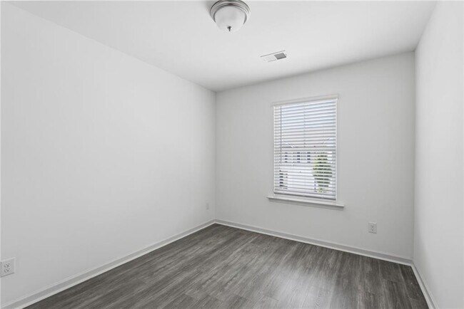 Building Photo - 7134 Gladstone Cir