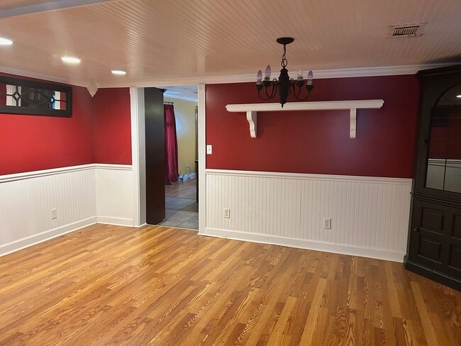 Building Photo - 310 Macks Dr