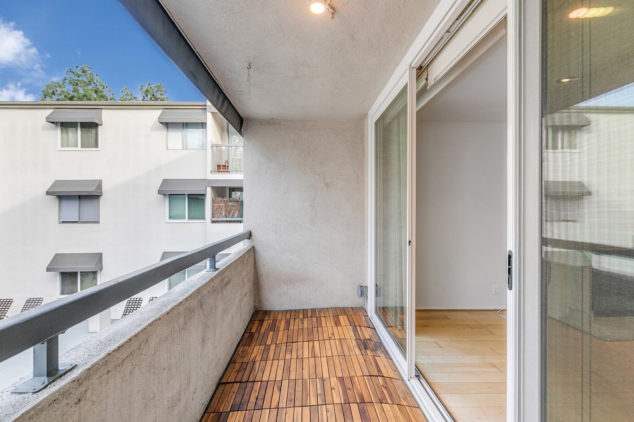 Building Photo - 8535 N West Knoll Dr