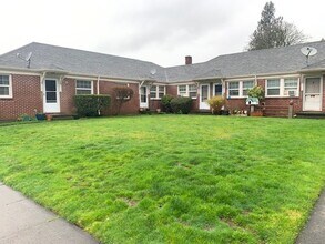 Building Photo - 1 Bedroom, 1 Bath Unit in NE Portland!