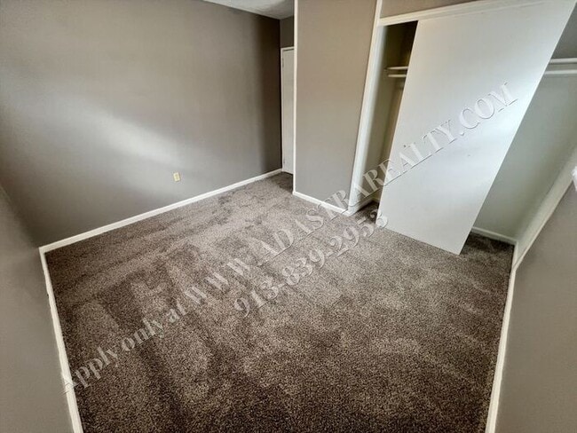 Building Photo - Nice 4 Bed 1.5 Bath Home in KCMO-Available NOW!!