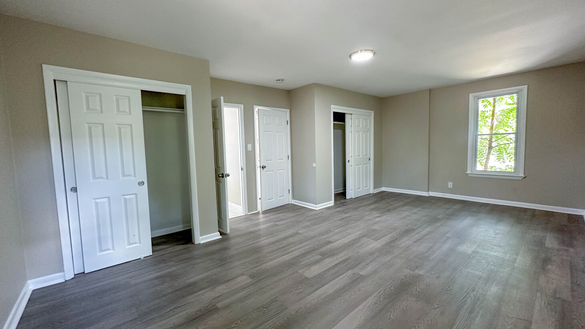 Building Photo - 808 E Main St