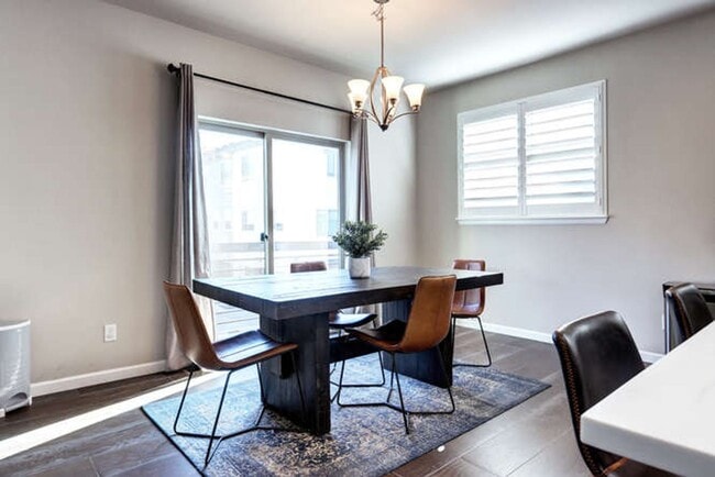 Building Photo - Evolve Real Estate: AVAILABLE 8/1/25! Stun...
