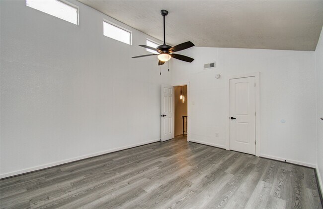 Building Photo - 712 Player Ct