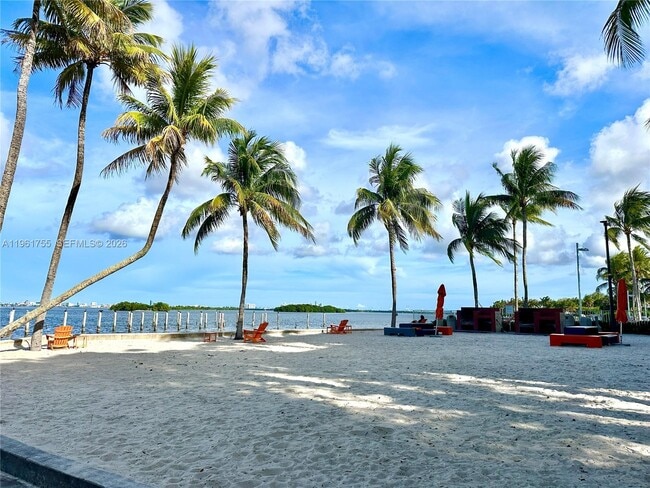 Building Photo - 723 NE 62nd St