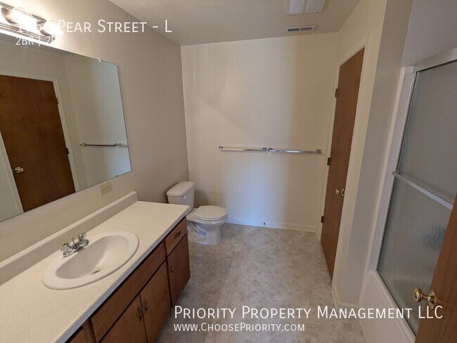 Building Photo - 1756 Pear St