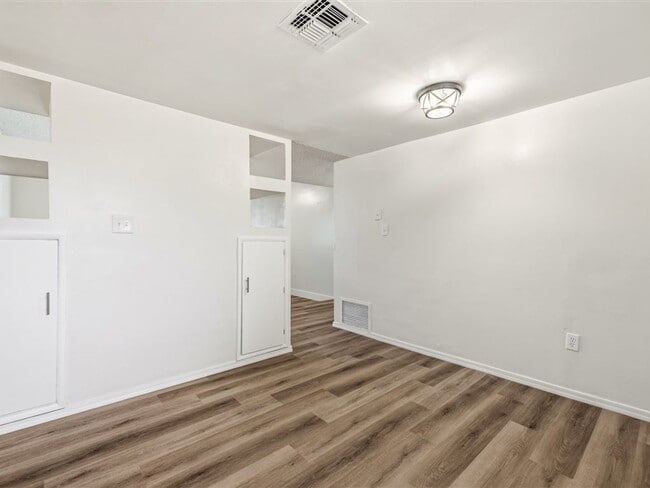 Building Photo - 2103 N 10th Ave