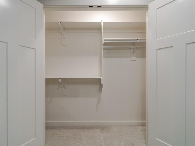 Building Photo - 511 Cosmos St