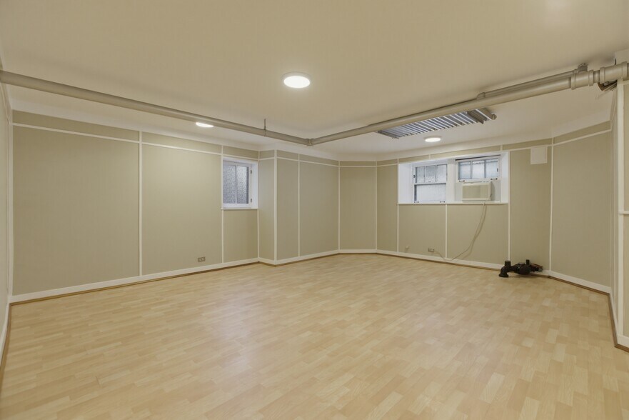 Building Photo - 6645 N Greenview Ave