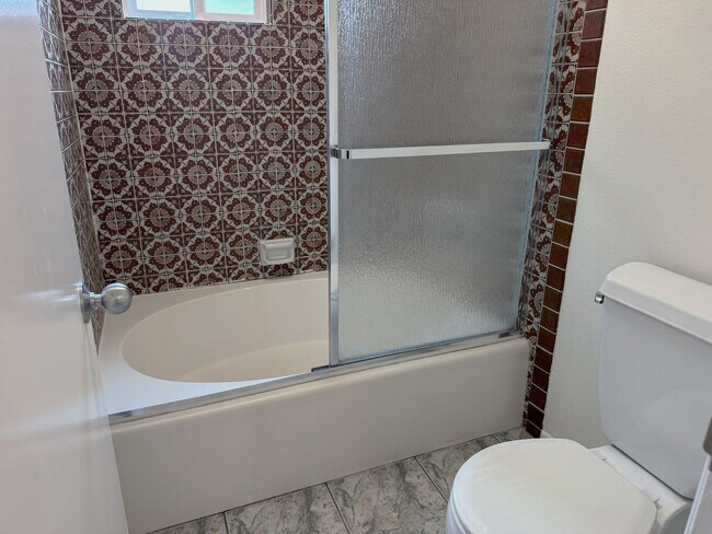 Building Photo - 2 + 2.5 Santa Monica Condo townhouse