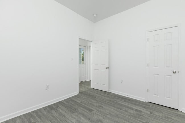 Building Photo - newly renovated property