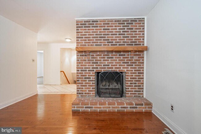 Building Photo - 301 Hanover Ct