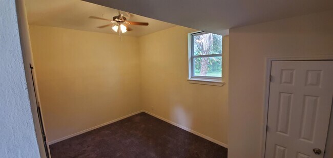 Building Photo - 854 Allison St