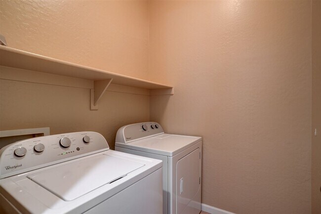 Building Photo - 3 Bedroom, 2 Bathroom Townhome in Granvill...