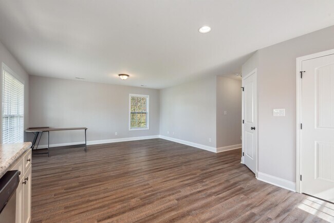 Building Photo - 253 W Watt St