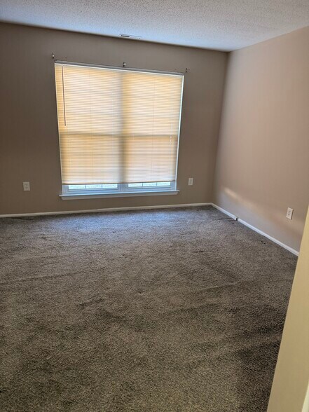 Building Photo - 31 Moore Ln