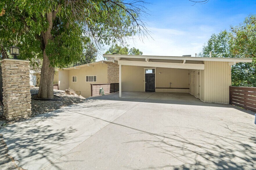 Building Photo - 5102 Medina Rd