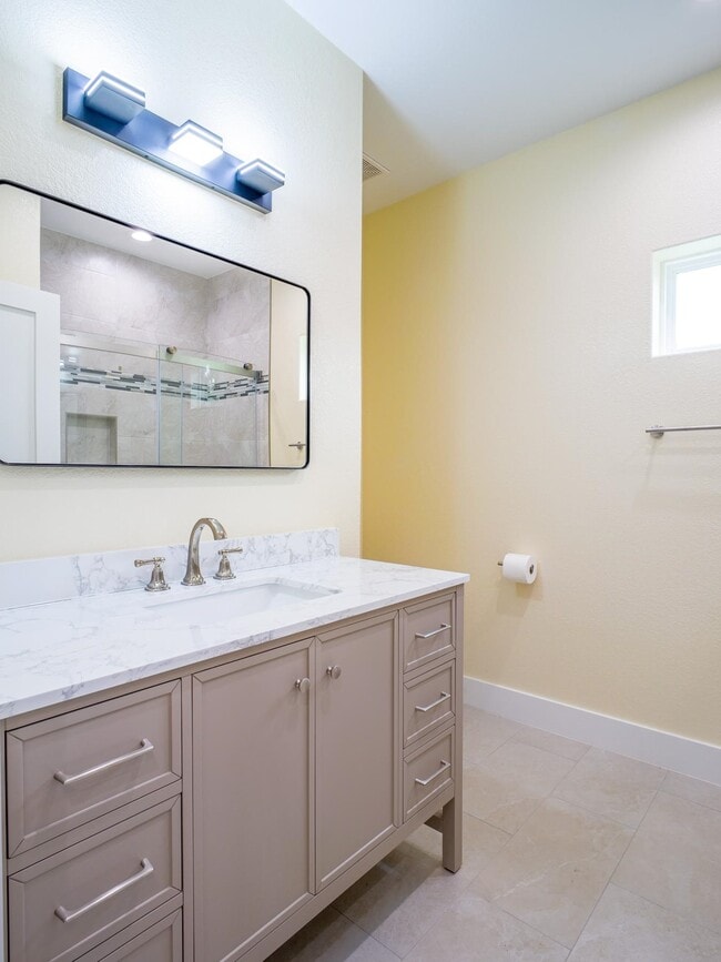 Building Photo - 1415 Bluebonnet Dr