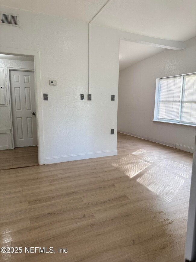 Building Photo - 2584 Wisteria St