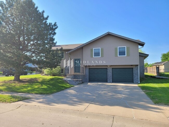 Primary Photo - Chalco Pointe Home for Rent
