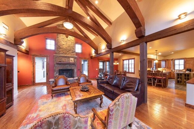 Building Photo - 1124 Heritage Dr