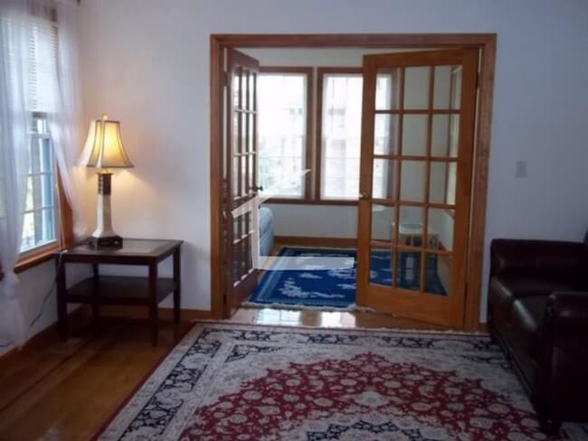 Building Photo - Single-Family House, High-End Appliances, Garage Parking, Central Heat/AC