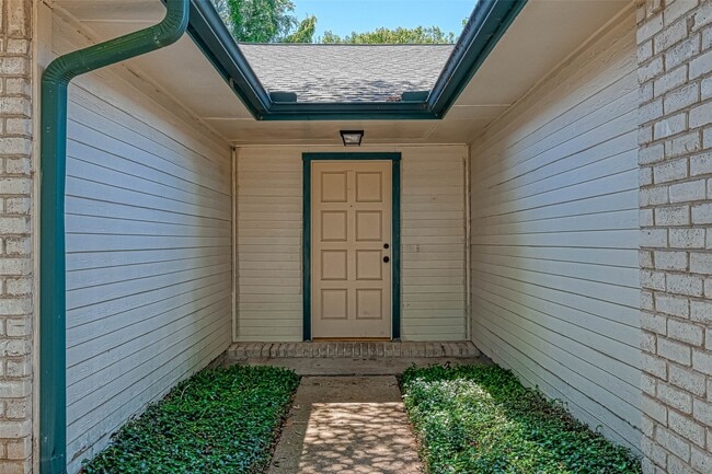 Building Photo - 923 Mayweather Ln