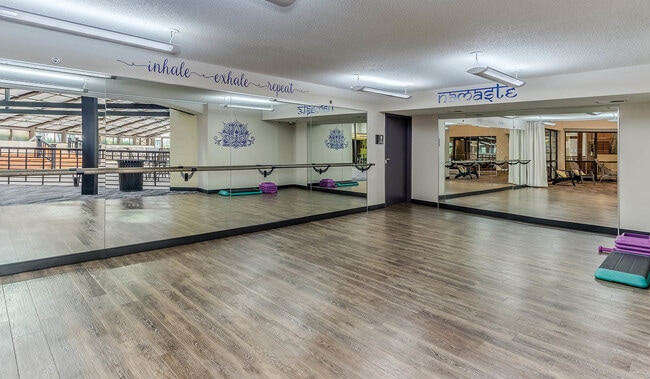 Building Photo - 1 Elm Creek Dr