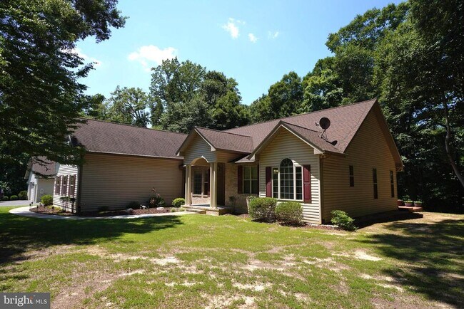 Building Photo - 15401 Jamies Way