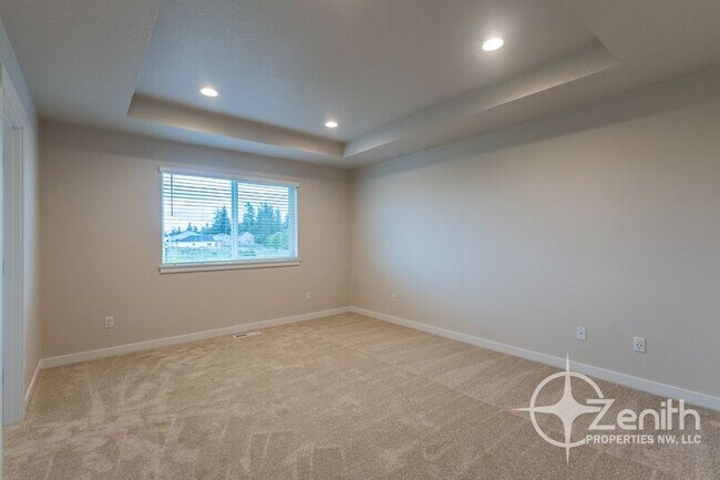Building Photo - 124 S 88th Dr