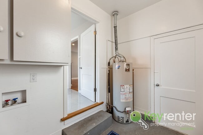 Building Photo - Well-Maintained 2-Bedroom Home – Near I-135