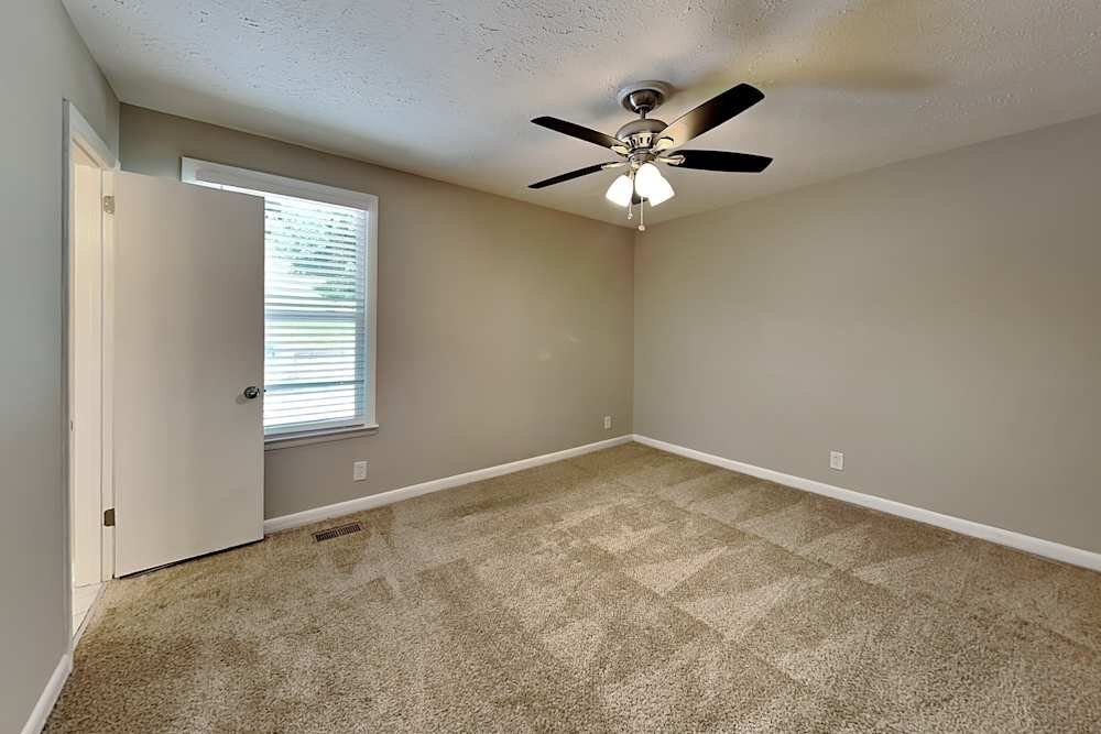 Building Photo - 690 Frankfort Dr