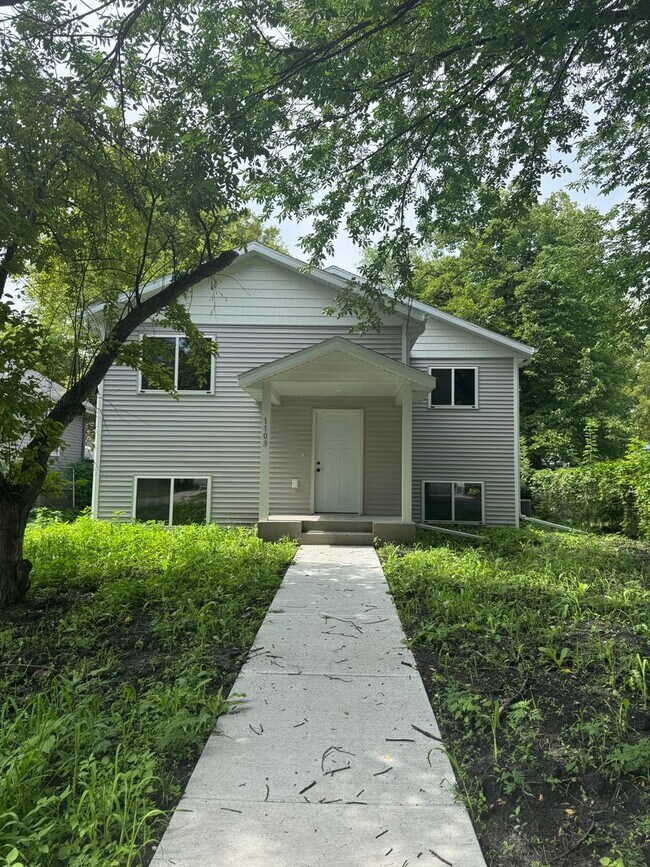Building Photo - Spacious 4 Bed, 2 Bath Single-Family NEW B...