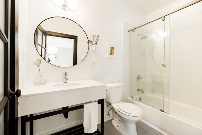 Building Photo - 1304 Broadway-ID1056031P