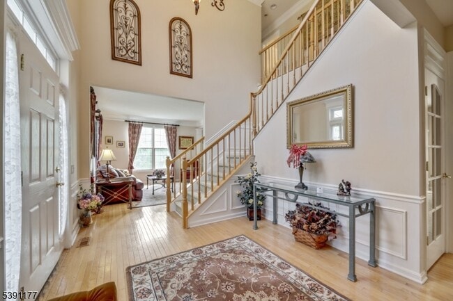 Building Photo - 2 Bedford Dr