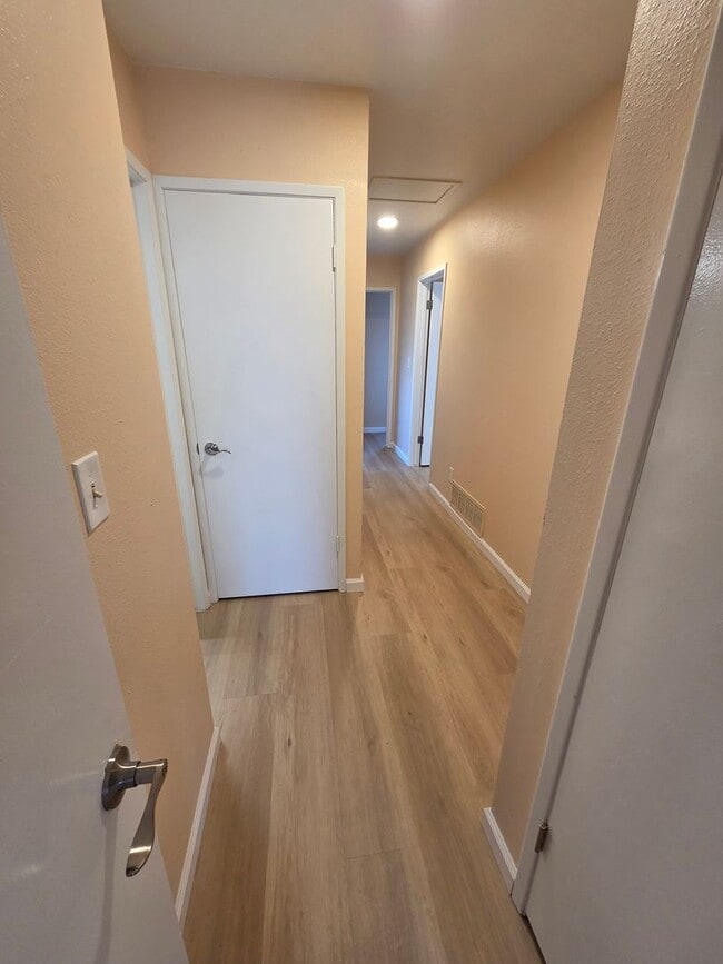 Building Photo - Newly remodeled 3 bedroom 2 bathroom home