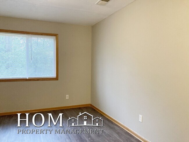 Building Photo - 624 Tanager Path